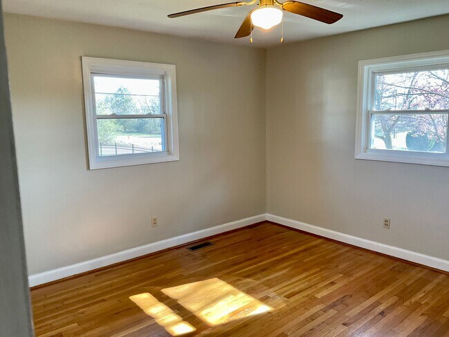 Building Photo - 1804 Country Club Rd