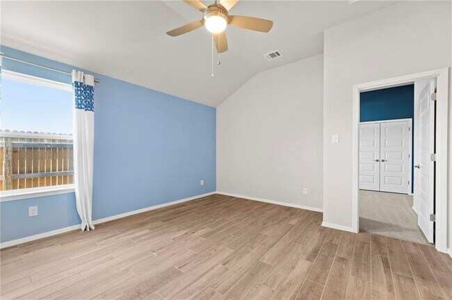 Building Photo - 102 Crooked Trail