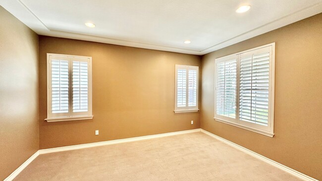 Building Photo - Wonderful Executive Style Two-Story Home in Beautiful Murrieta Oaks Community!