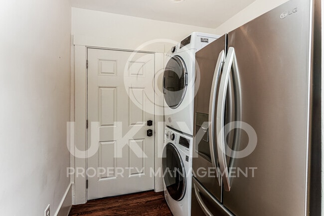 Building Photo - 891 57th St