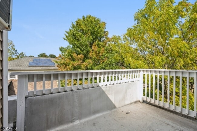 Building Photo - 374 Boyden Ave