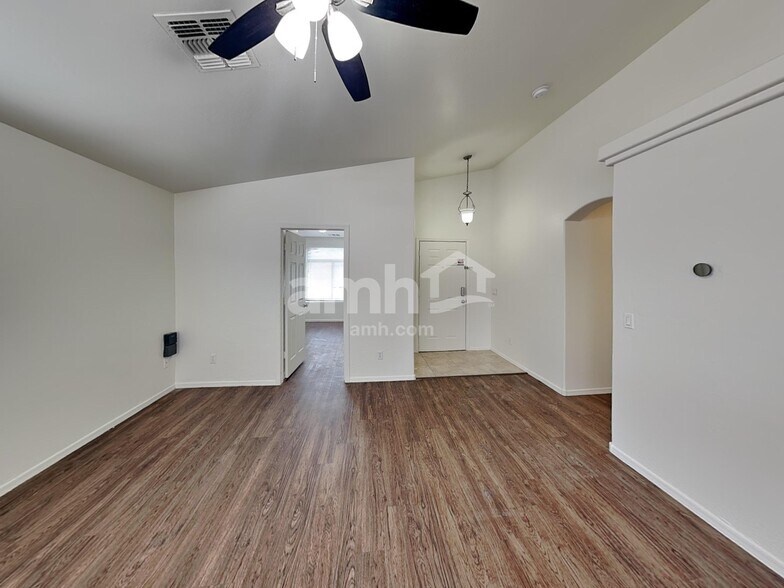 Building Photo - 10913 W Minnezona Ave