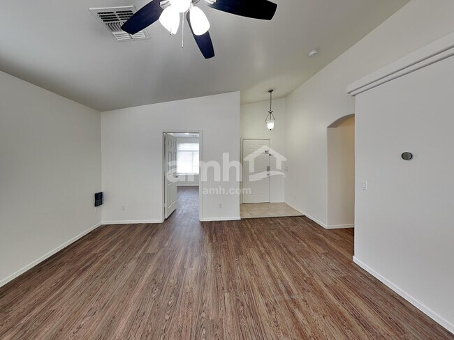 Building Photo - 10913 W Minnezona Ave