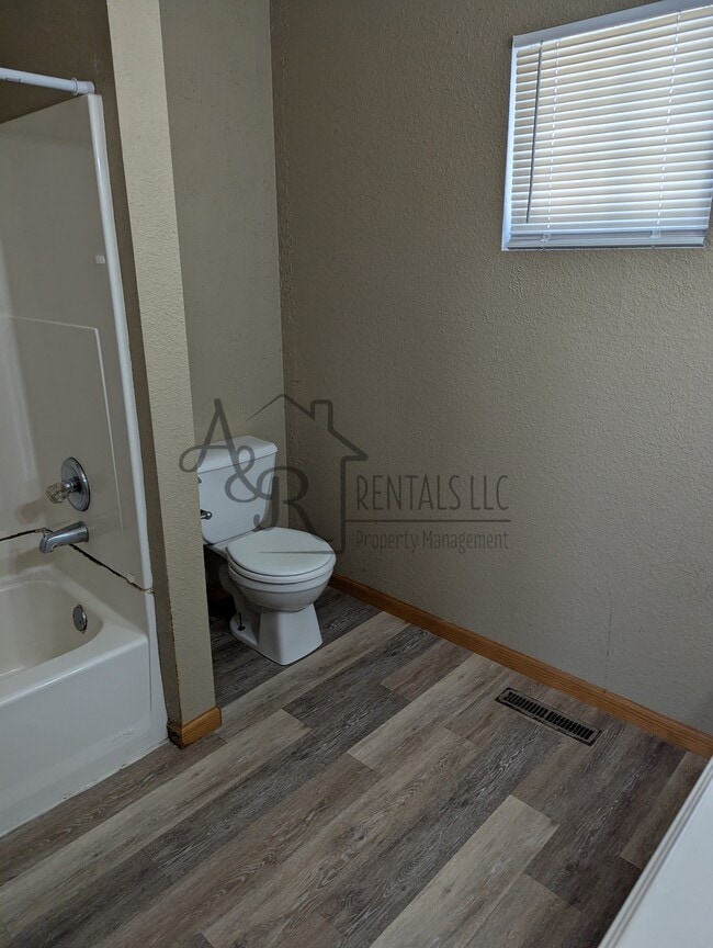 Building Photo - 115 W Monroe St