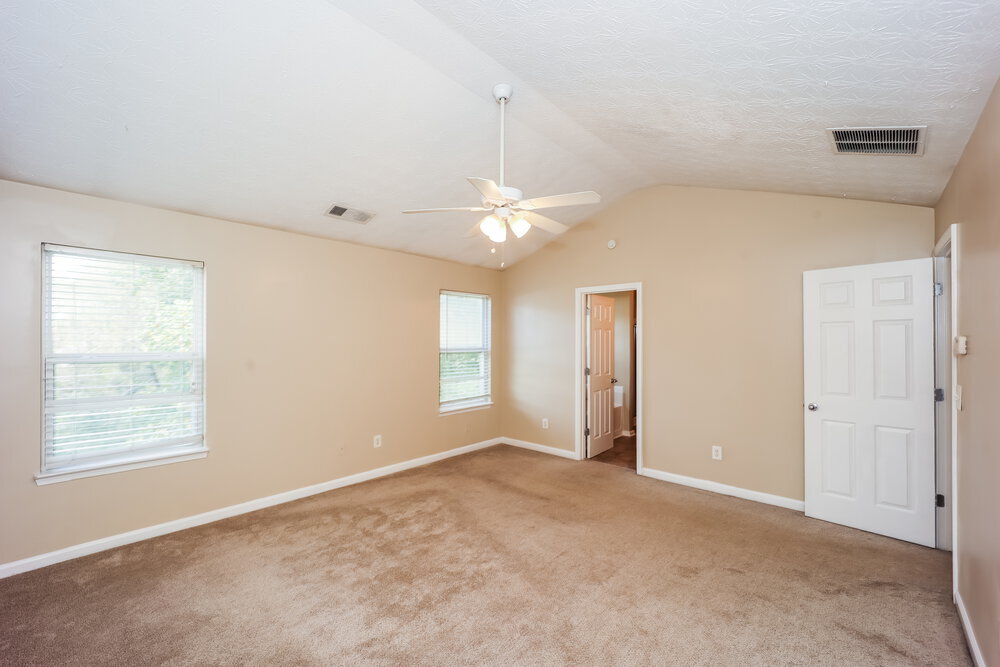 Building Photo - 9494 Lakeview Rd