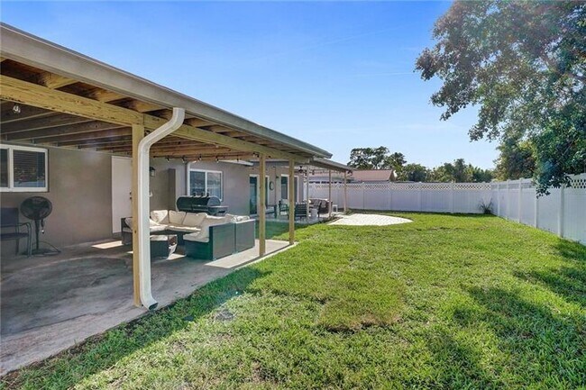 Building Photo - 9231 NW 17th St