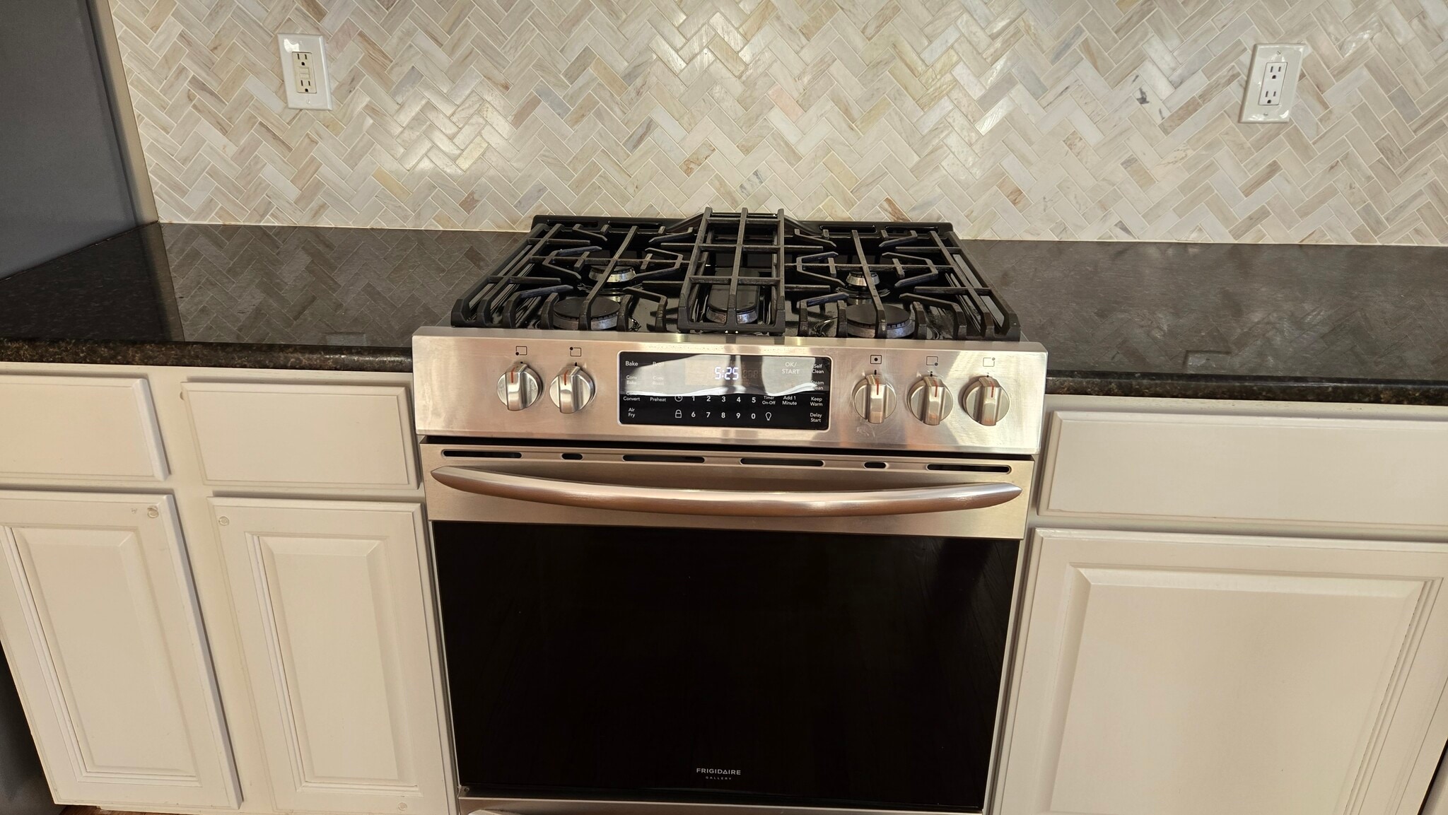 Gas stove and oven - 9443 Birchwood Ln