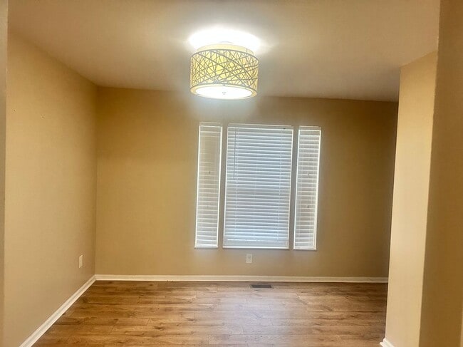 Building Photo - 2907 Bentbrook Dr
