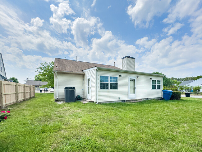 Building Photo - LOVELY STRAWBRIDGE HOME FOR RENT!!!