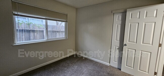 Building Photo - 10412 S White Rock Rd