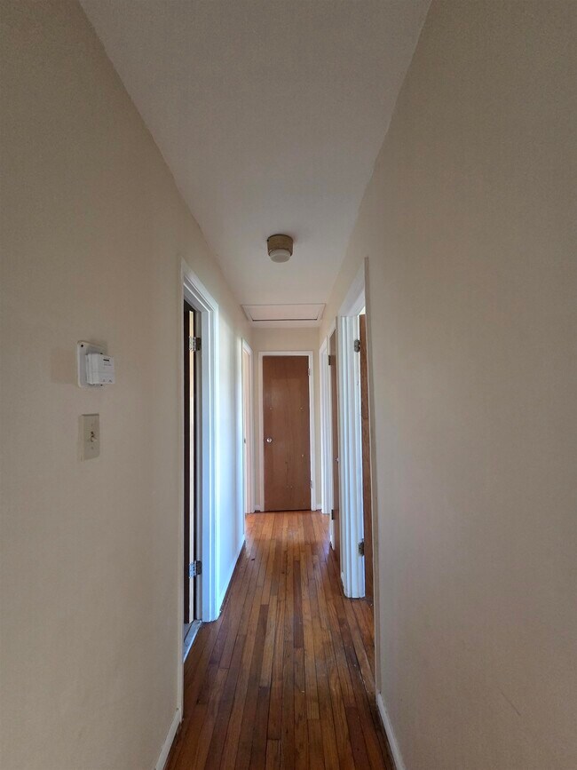 Building Photo - 104 Forest Cir