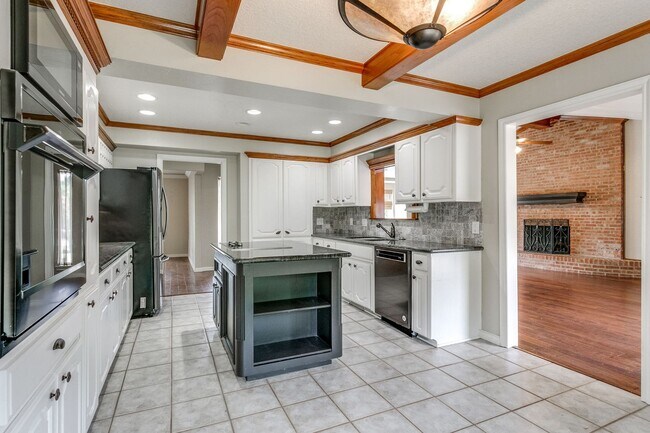 Building Photo - 1309 Fox Lake Ln