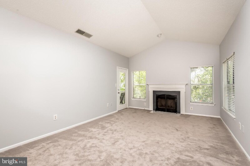 Building Photo - 6011 Rosebud Ln