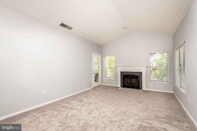 Building Photo - 6011 Rosebud Ln