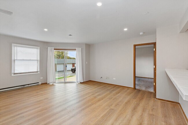 Building Photo - 1373 Cunat Ct