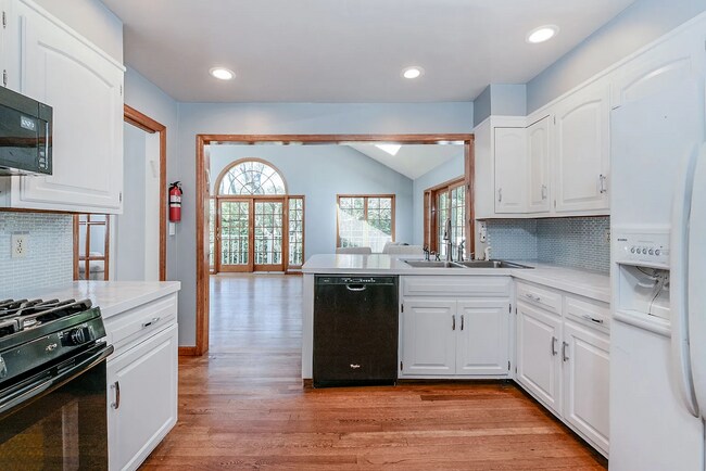 Building Photo - 177 Puritan Dr
