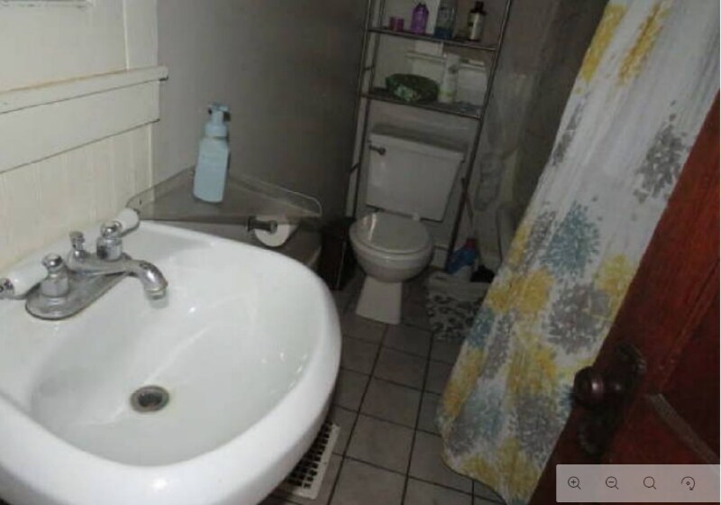 Building Photo - 832 N Larch St