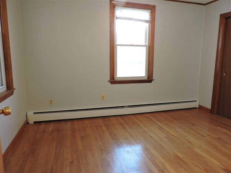 Building Photo - 119 Amory St