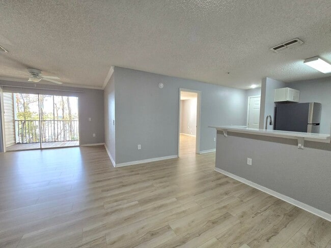 Building Photo - Beautiful 2BR/2BA Condo in Sunset Lakes – Lake & Tree Views!