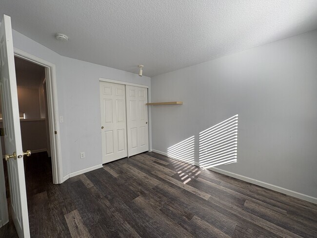 Building Photo - 12982 SW Kameron Way