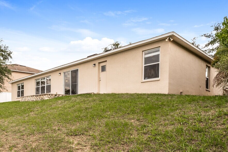 Building Photo - 621 Skyridge Rd