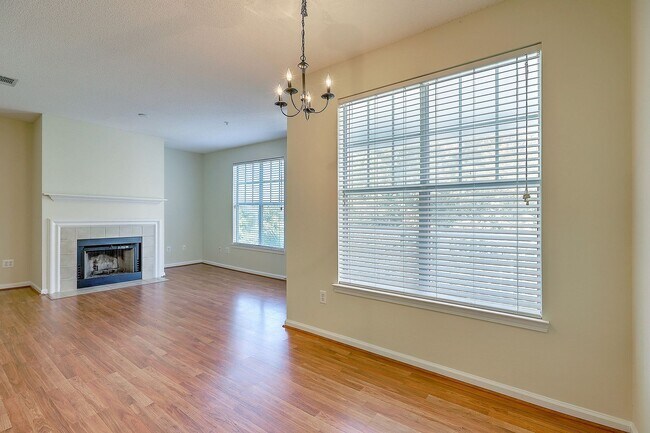 Building Photo - 1 bedroom unit in the Concord West of the ...