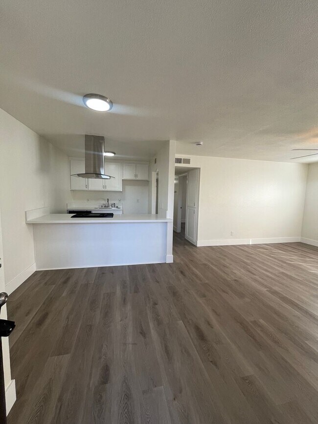 Building Photo - UNDER NEW MANAGEMENT!!! MOVE IN READY!!
