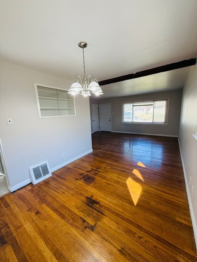 Building Photo - Completely Updated 3 Bedroom Home in Ferguson