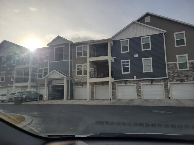 Building Photo - 415 N 360 W