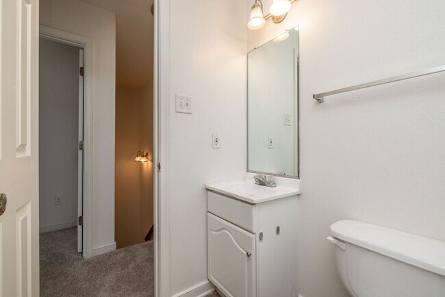 Building Photo - Two-bedroom Unit in Richmond Condo