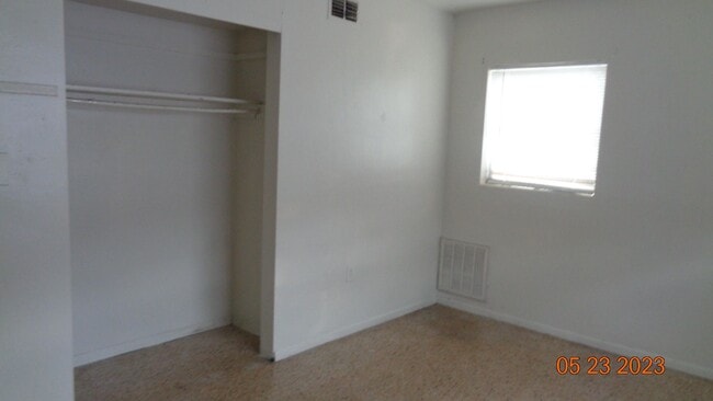 Building Photo - 2 Bed/ 1.5 Bath Home with Bonus Room