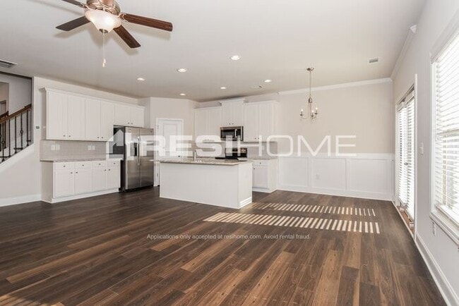Building Photo - Newly Built Home! Receive one month FREE r...