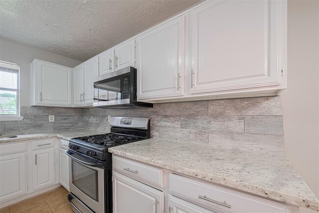 Building Photo - 9302 Bristlebrook Dr