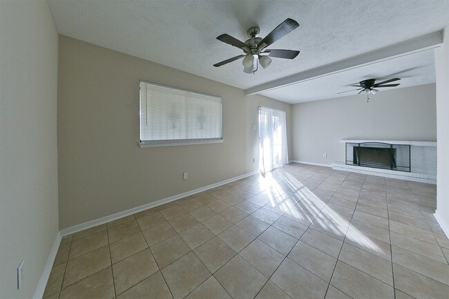 Building Photo - 4011 Smooth Oak Ln