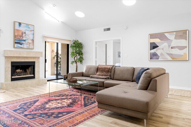 Building Photo - 8844 E San Rafael Dr