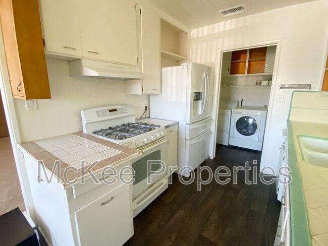 Building Photo - 8709 Elden St