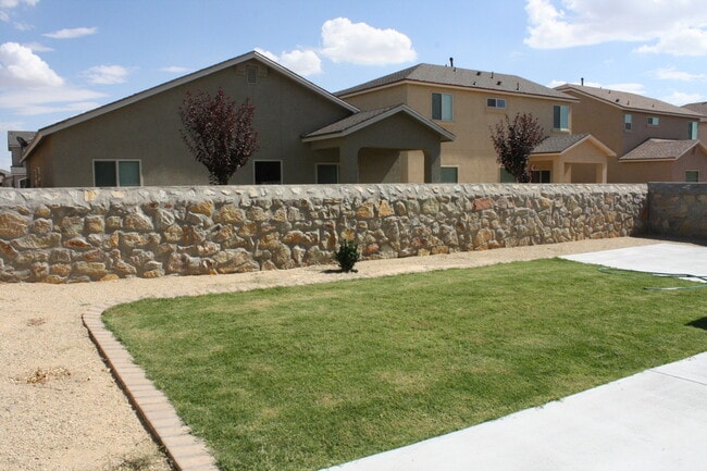 Building Photo - BEAUTIFULLY MAINTAINED EASTSIDE HOME AVAILABLE