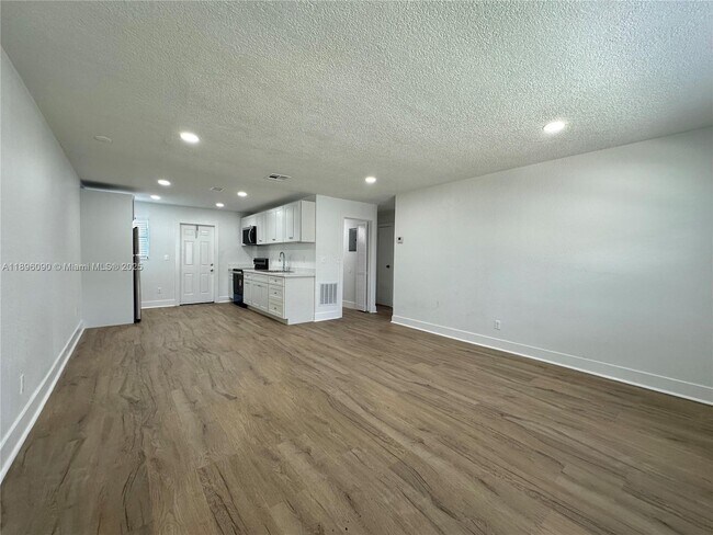 Building Photo - 116 NW 2nd Ave