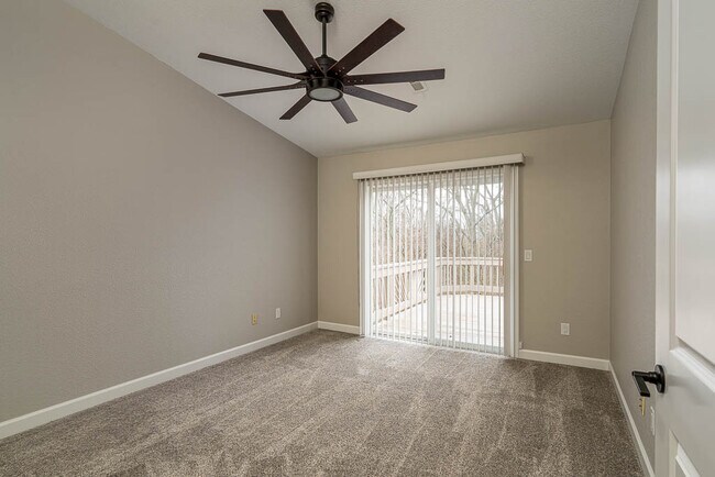 Building Photo - 746 Hilltop Ln