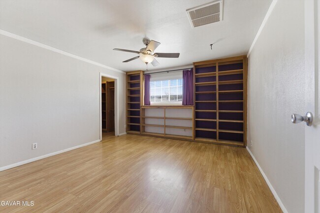 Building Photo - 13237 E Ave W 8