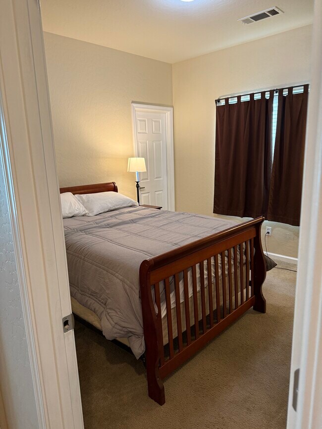 Building Photo - 6137 E Cortland Ave