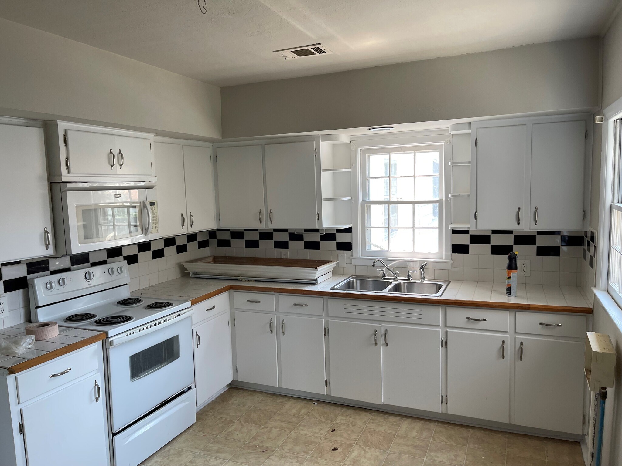 Kitchen View 1 - 2704 Peabody Ave