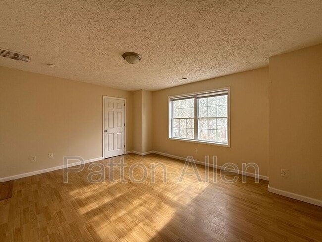 Building Photo - 2 Jenny St