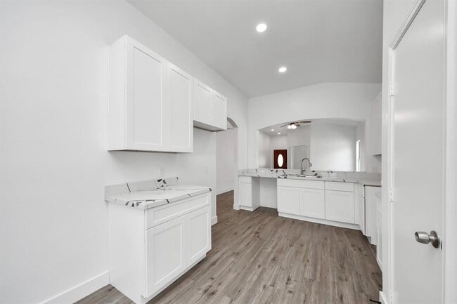 Building Photo - 23714 N Newport Bend