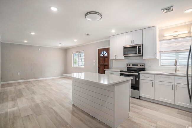 Building Photo - 1911 Madison Dr