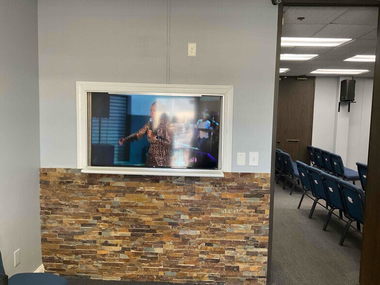 Building Photo - 6220 S Orange Blossom Trl