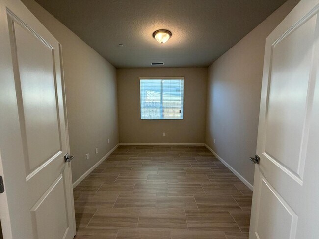 Building Photo - 660 Atlantica Dr S