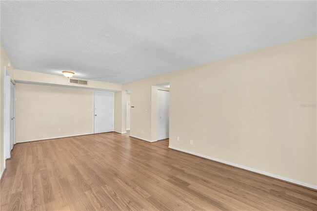 Building Photo - 801 Russell Ln