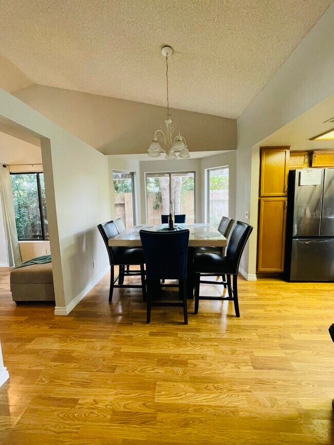 Building Photo - 29613 Via Sonroseo