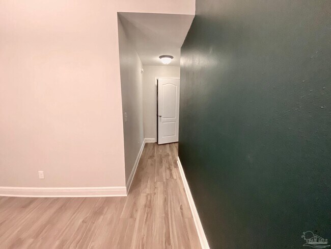 Building Photo - 8431 Ferlon Ave